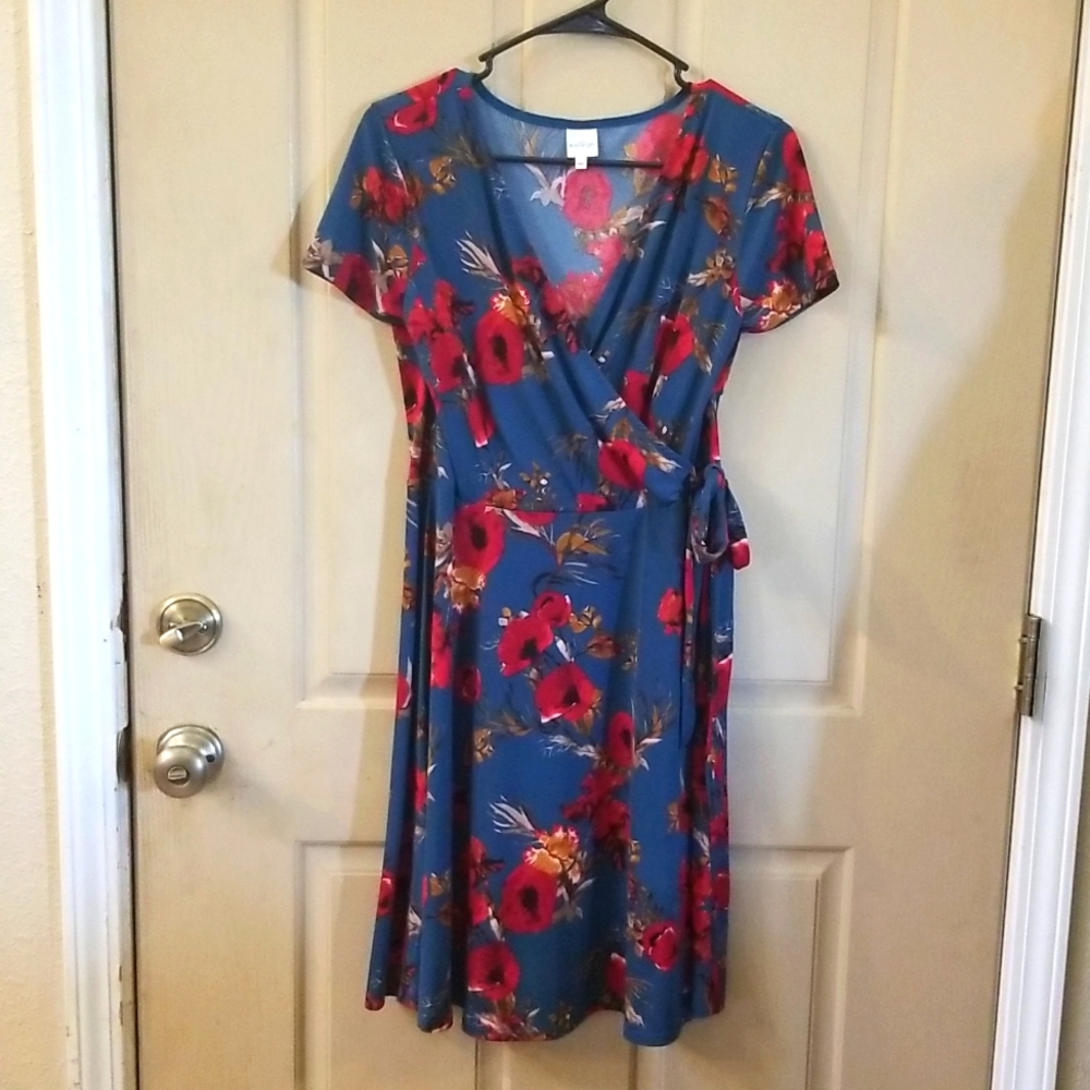 Size Large faux wrap dress